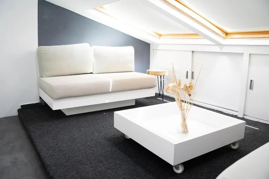 アパート イスタンブールCxzvsaewrntral Duplex House In Beyogluアパートメント